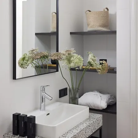 Rooma Apartments Boutique Old Town Self Check-In Апарт-готель 4*