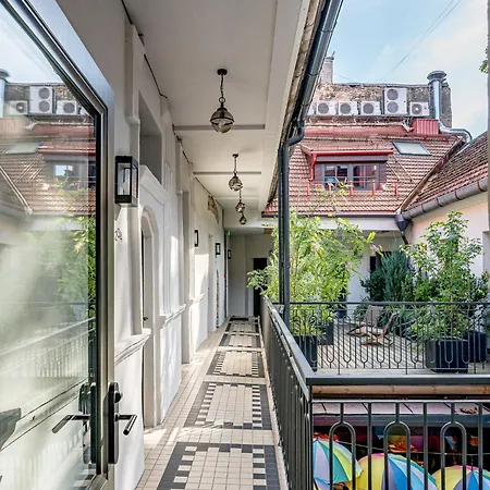 ROOMA Apartments Boutique Old Town Self Check-in 4*